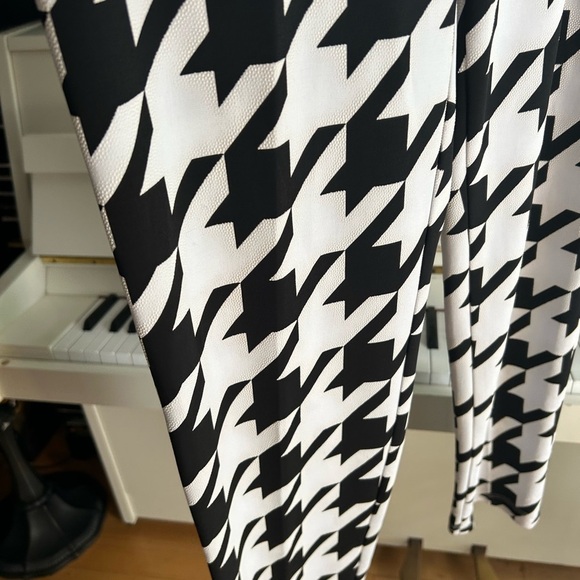 Frank Lyman Design Black and White Houndstooth Skinny Pants 12 - Picture 10 of 16